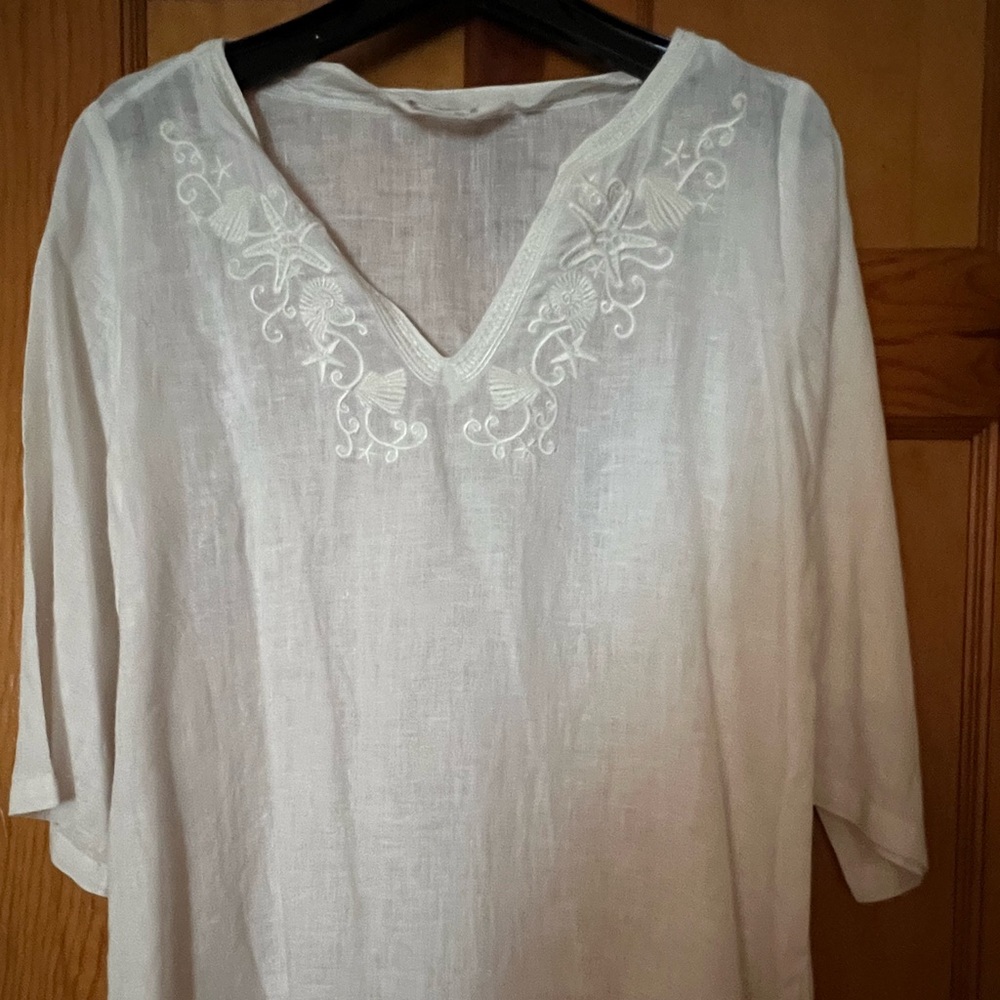 Elegant White Embroidered Women's Top